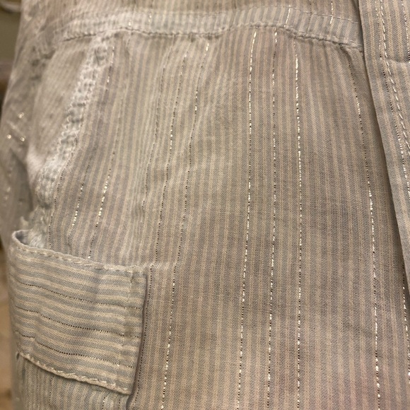 📌2/$20📌 Blue Pin-Striped Button Up Fitted Blouse - Picture 3 of 8